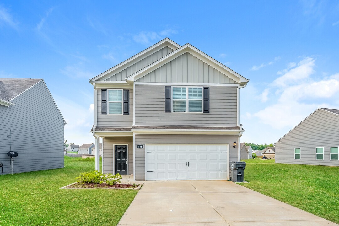 405 Clover Cir Photo