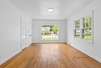 1910 Iowa St in Cedar Falls, IA - Building Photo - Building Photo