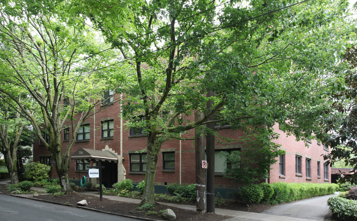 Broadway Crest Apartments in Seattle, WA - Building Photo