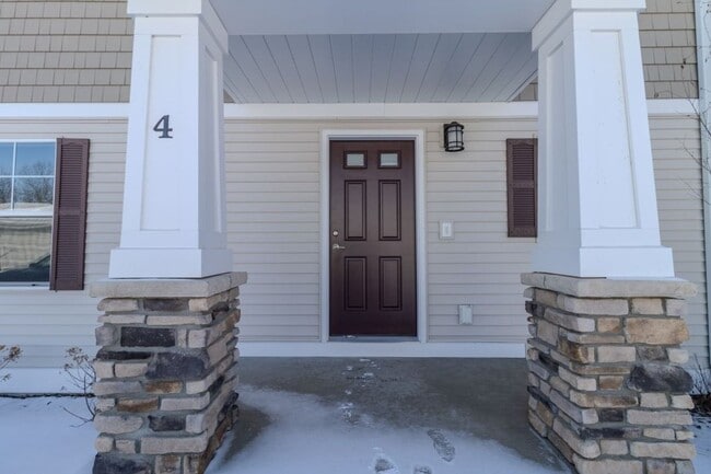 1560 Simsbury St in Traverse City, MI - Building Photo - Building Photo