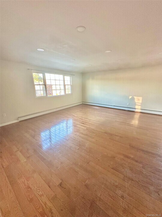 235-18 147th Rd in Queens, NY - Building Photo