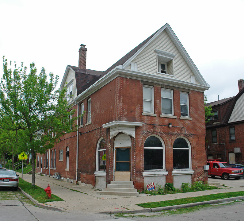 800 E Chambers St in Milwaukee, WI - Building Photo