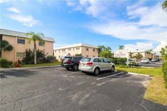 460 Base Ave E in Venice, FL - Building Photo - Building Photo