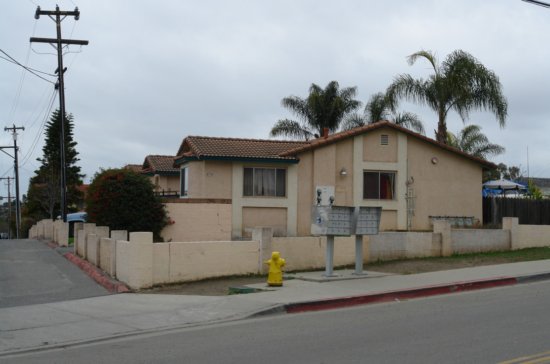 534 W California Ave in Vista, CA - Building Photo