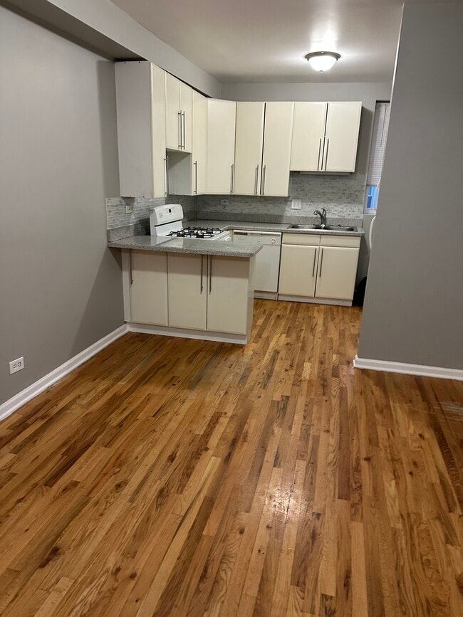 property at 1635 E 77th St