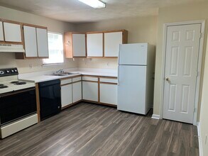 415 Laurence Ln in Blacksburg, VA - Foto de edificio - Building Photo