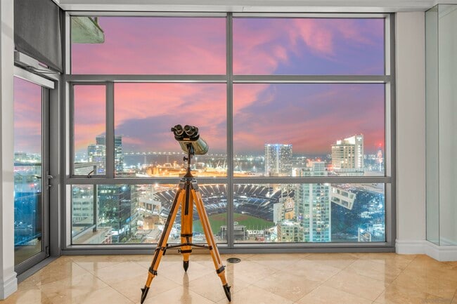 800 The Mark Ln in San Diego, CA - Building Photo - Building Photo