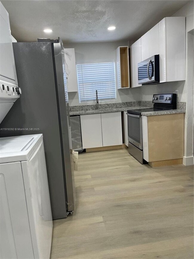 5261 NW 1st St in Miami, FL - Building Photo - Building Photo