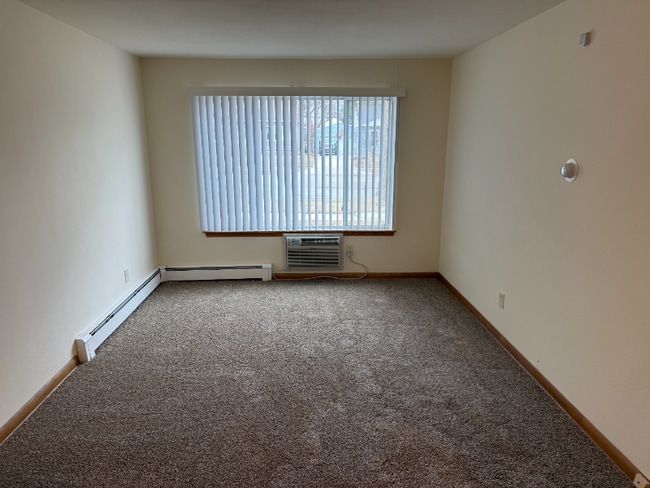 4074 S Packard Ave in St. Francis, WI - Foto de edificio - Building Photo