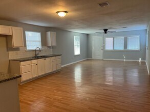 8826 Crestview Dr in Houston, TX - Building Photo - Building Photo