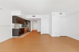 31 SE 6th St, Unit 705 in Miami, FL - Foto de edificio - Building Photo