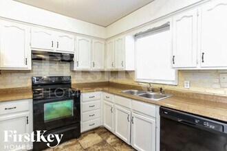 400 SW Glendana St in Lee's Summit, MO - Building Photo - Building Photo