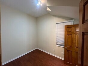 2028 N Hamlin Ave in Chicago, IL - Foto de edificio - Building Photo