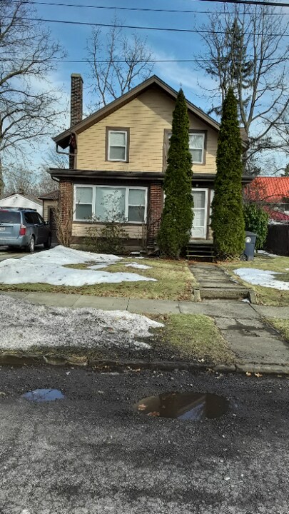 479 St Leger Ave in Akron, OH - Building Photo