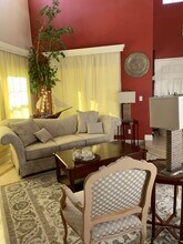 24633 Stagg St, Unit 5B 3BA Furnishd Pool View in West Hills, CA - Foto de edificio - Building Photo