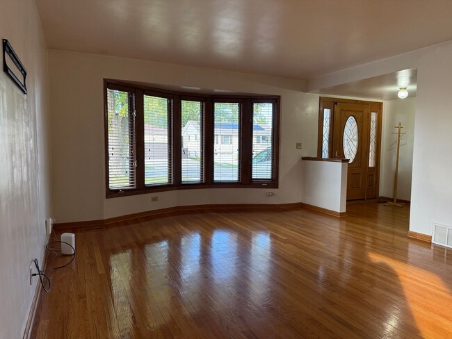 443 Dover Dr in Des Plaines, IL - Building Photo - Building Photo