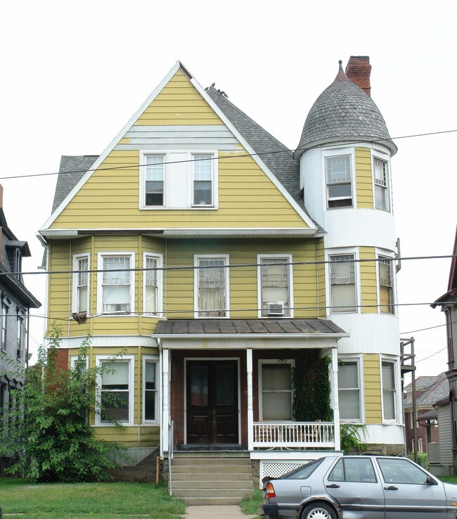 714 W 3rd St in Williamsport, PA - Foto de edificio - Building Photo