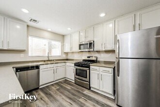 809 Chapleton Ct in Las Vegas, NV - Building Photo - Building Photo