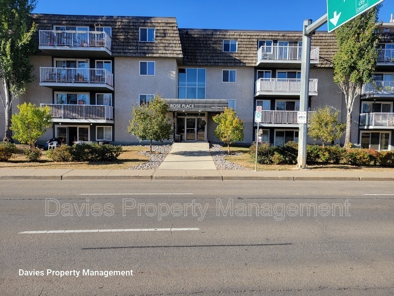 8604 Gateway Blvd NW in Edmonton, AB - Building Photo