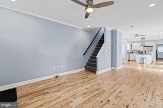 260 Roxborough Ave in Philadelphia, PA - Foto de edificio - Building Photo