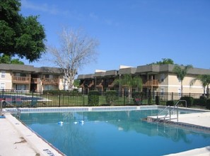 Royal Bay Apartments in Orlando, FL - Building Photo - Building Photo