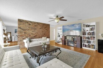 5012 The Oaks Cir in Orlando, FL - Building Photo - Building Photo