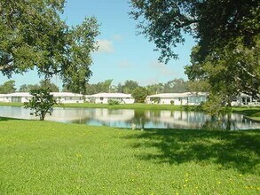 519 Circlewood Dr in Venice, FL - Building Photo - Building Photo