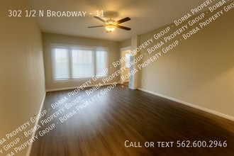 302 1/2 N Broadway in Santa Ana, CA - Foto de edificio - Building Photo