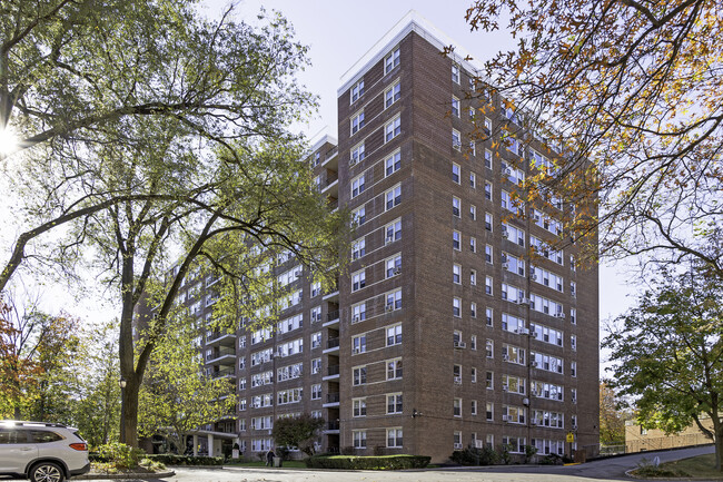 Briar Oaks in Bronx, NY - Building Photo - Primary Photo