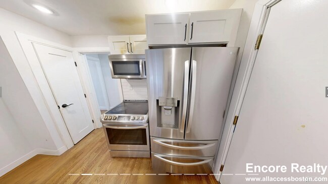 25 Greycliff Rd, Unit 1 in Boston, MA - Building Photo - Building Photo