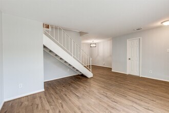 10816 Briar Forest Dr in Houston, TX - Building Photo - Building Photo