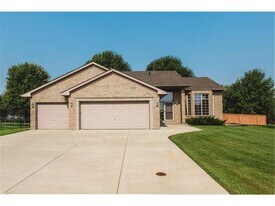 17583 Foxboro Ln in Farmington, MN - Building Photo