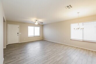 9243 E Carmel Ave in Mesa, AZ - Foto de edificio - Building Photo