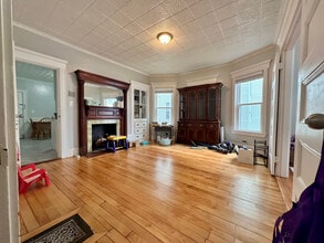 84 Lonsdale St, Unit 1 in Boston, MA - Building Photo - Building Photo
