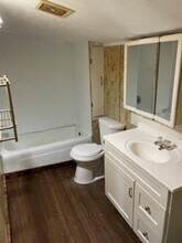 1233 E Walnut St in Nevada, MO - Building Photo - Building Photo