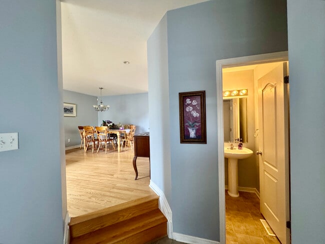 618 Beatrice Dr in Ottawa, ON - Building Photo - Building Photo