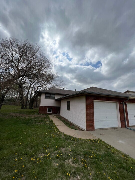 324 S Kiowa Ct in Junction City, KS - Building Photo