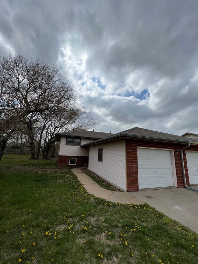 324 S Kiowa Ct