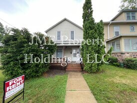 113 W Young St, Unit #1 Main Floor Unit in Clio, MI - Building Photo