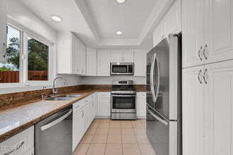 1611 Amador Ln in Thousand Oaks, CA - Building Photo - Building Photo