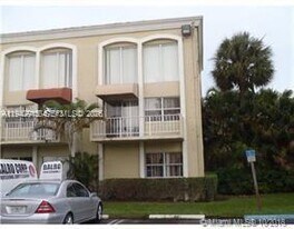 17901 NW 68th Ave in Hialeah, FL - Building Photo