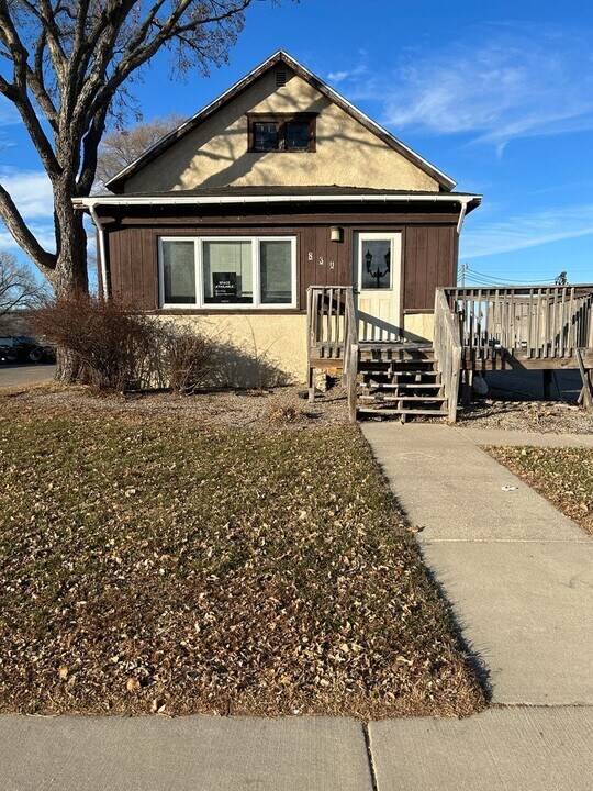 830 S Front St in Mankato, MN - Building Photo