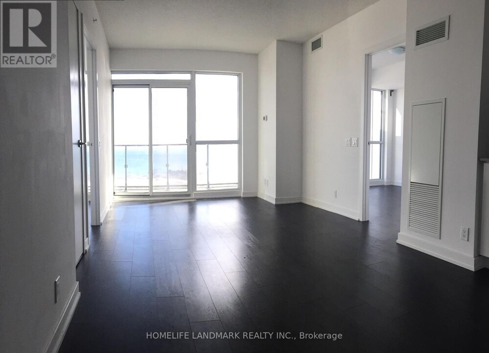2200-2200 Lake Shore Blvd W in Toronto, ON - Building Photo
