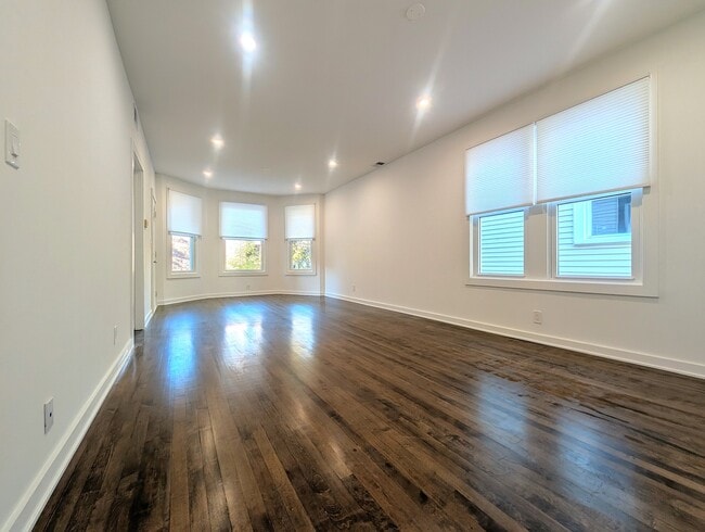 2437 W Leland Ave in Chicago, IL - Building Photo - Building Photo