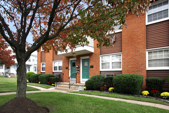 Clements Court in Barrington, NJ - Building Photo - Building Photo