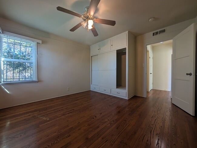 7026 Flight Ave, Unit 7026 in Los Angeles, CA - Building Photo - Building Photo