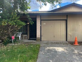 6613 Hillsdale Blvd in Sacramento, CA - Building Photo