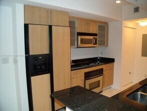 325 S Biscayne Blvd, Unit 921 in Miami, FL - Building Photo - Building Photo