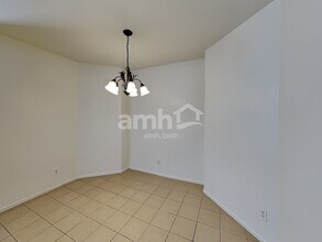 8821 W Hilton Ave in Tolleson, AZ - Foto de edificio - Building Photo