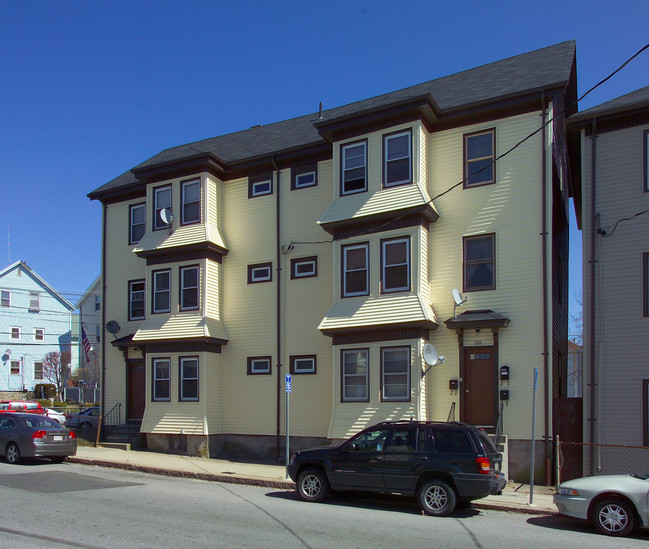 98-106 Tuttle St in Fall River, MA - Building Photo - Building Photo